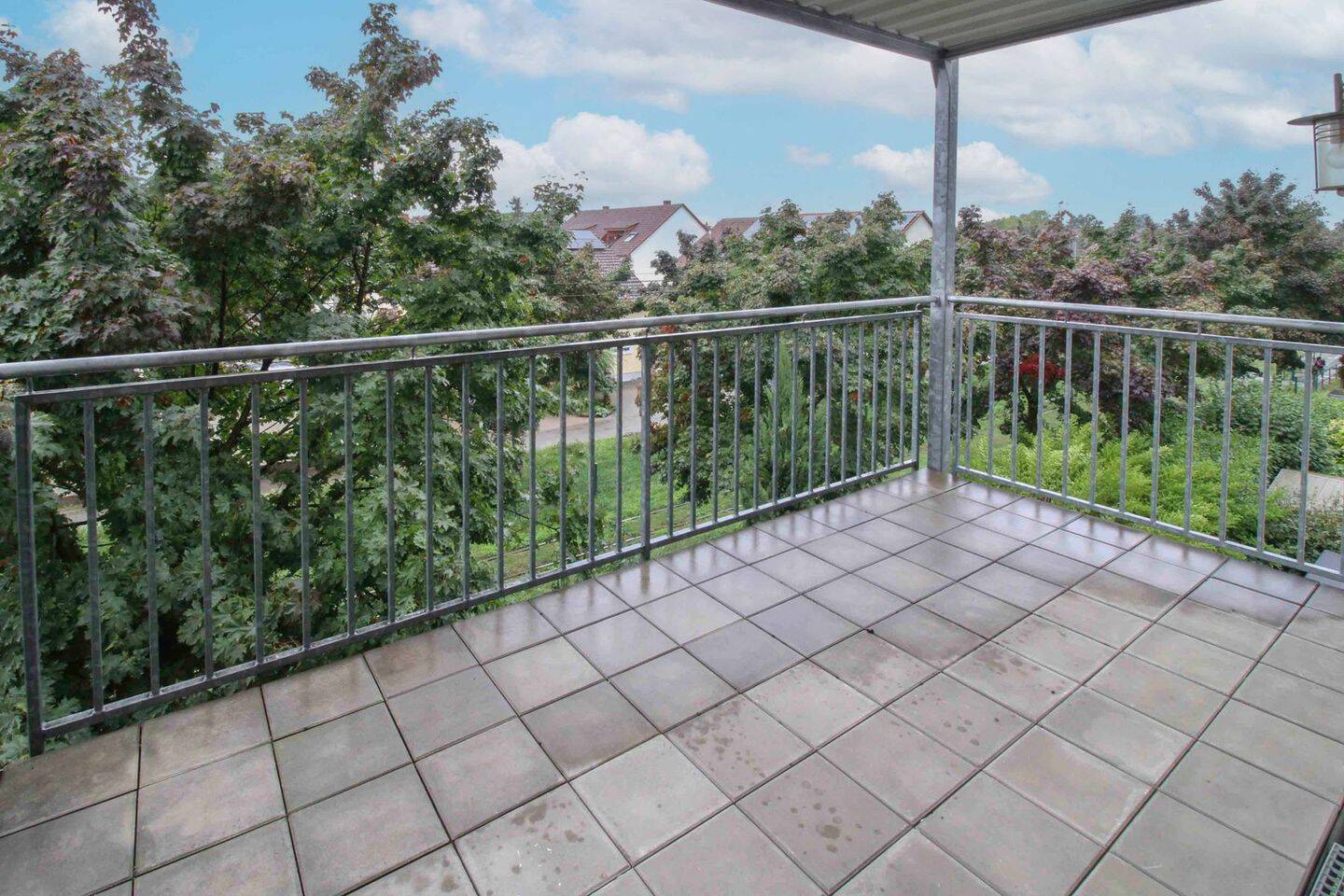 Attraktive 4-Zimmer-Wohnung, zwei Balkone und TG-Stellplatz in Mannheim (Erbpacht) – Mannheim – Vorschaubild 2