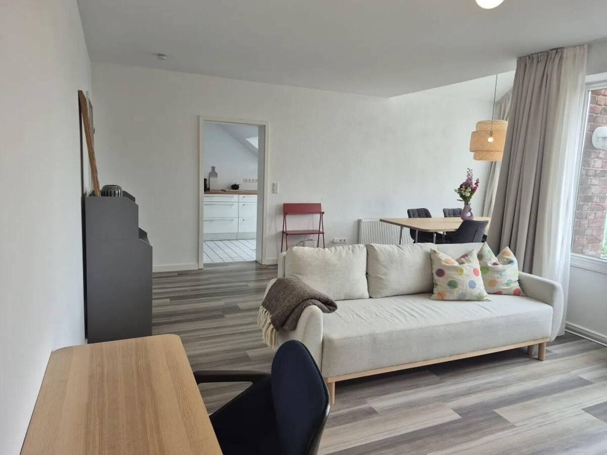 Schöne 2-Zimmer-Wohnung auf 68qm in unmittelbarer Nähe zum Rhein – 40489 Düsseldorf – Bild 1 von 9