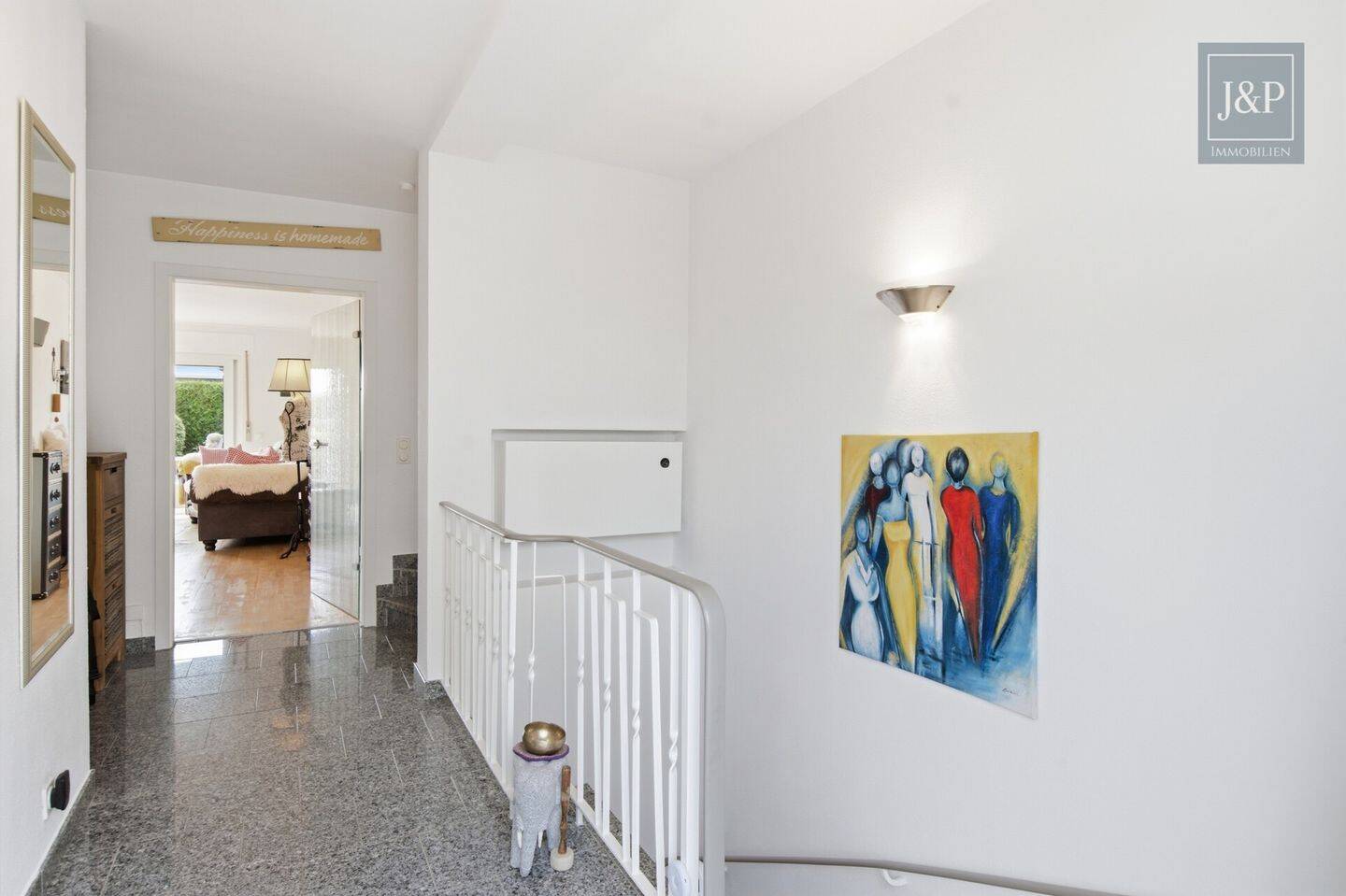 Modernes Familienzuhause im Bungalowstil mit Terrasse, Garten & 3 Garagen – Bad Soden – Vorschaubild 9