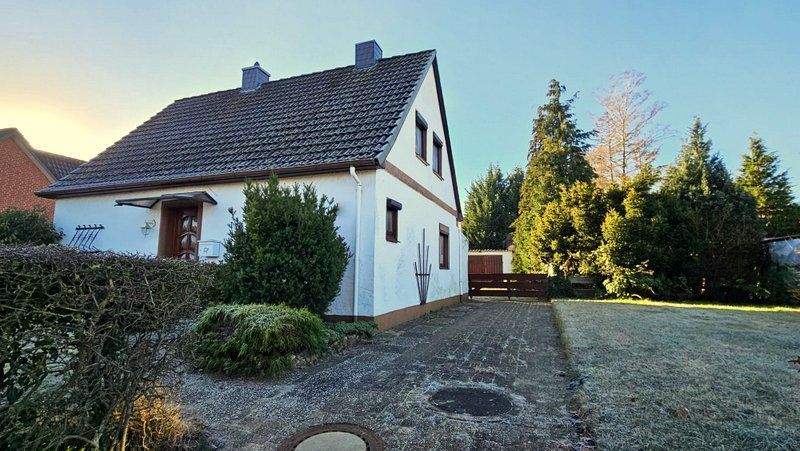 Kleines Einfamilienhaus mit 1.538 m² Grundstück - 0 % Käuferprovisiion! – Delmenhorst – Vorschaubild 2