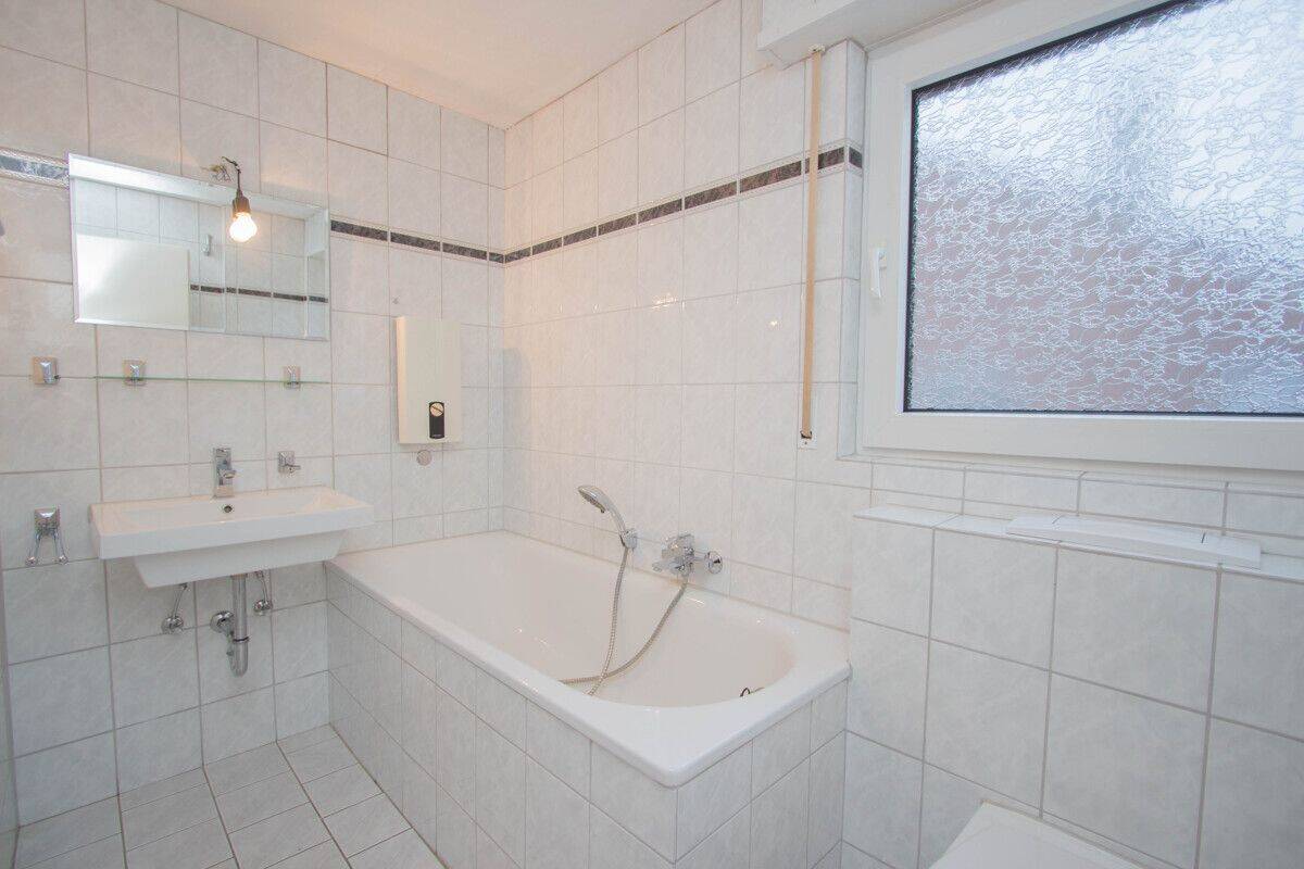 Helle 3-Zimmer-Dachgeschosswohnung mit Balkon in Mönchengladbach-Neuwerk – Mönchengladbach – Vorschaubild 6