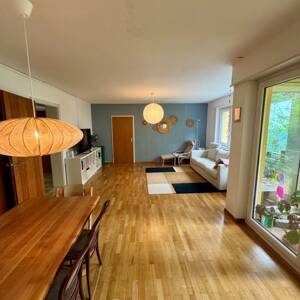 Familienfreundliche, helle, modernisierte 4-Zimmer-Wohnung mit Terrasse, Balkonen und EBK