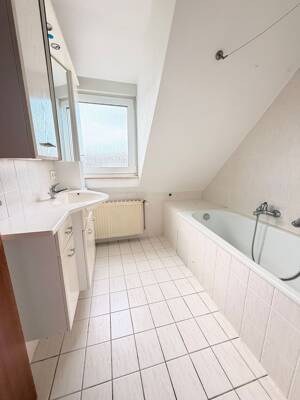 Charmante 3,5 Zimmer-DG-Wohnung mit ausgebauter Bühne in Bad Cannstatt – 70374 Stuttgart – Vorschaubild 8