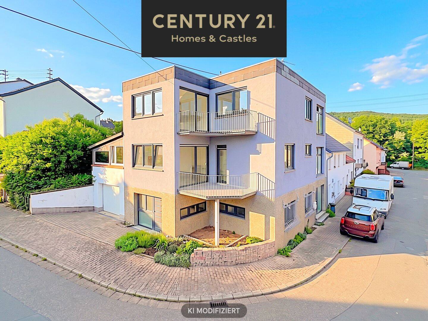 Umfangreich sanierte Wohnung mit ca. 74 m² Wohnfläche und Balkon (Baugrundstück opt.)