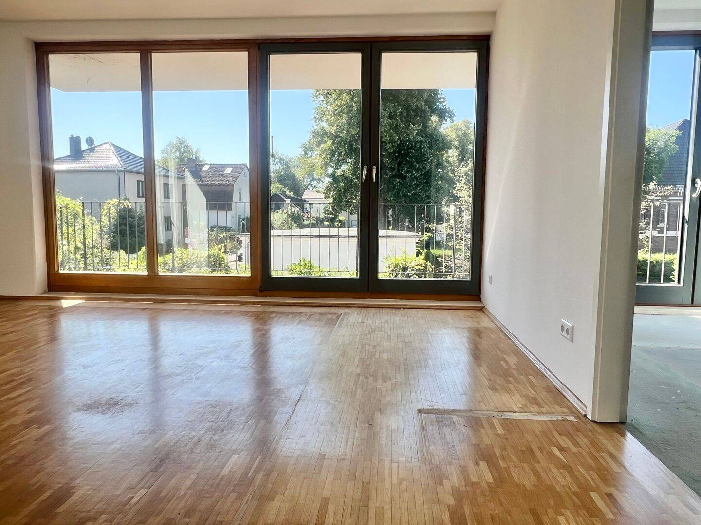 großzügige 2 Zimmer Wohnung mit Terrasse in grüner Umgebung – Berlin – Vorschaubild 3