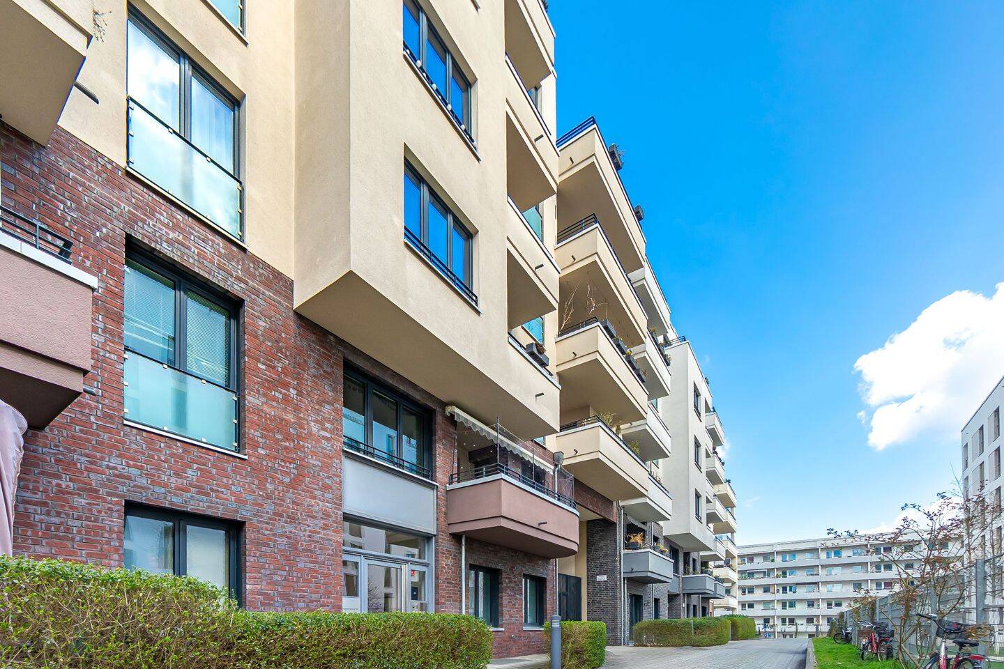 Modernes Wohnen in Friedrichshain: Freie 4-Zi.-ETW, 2 Bäder, 2 Balkone, Tiefgaragenstellplatz – Berlin – Vorschaubild 4