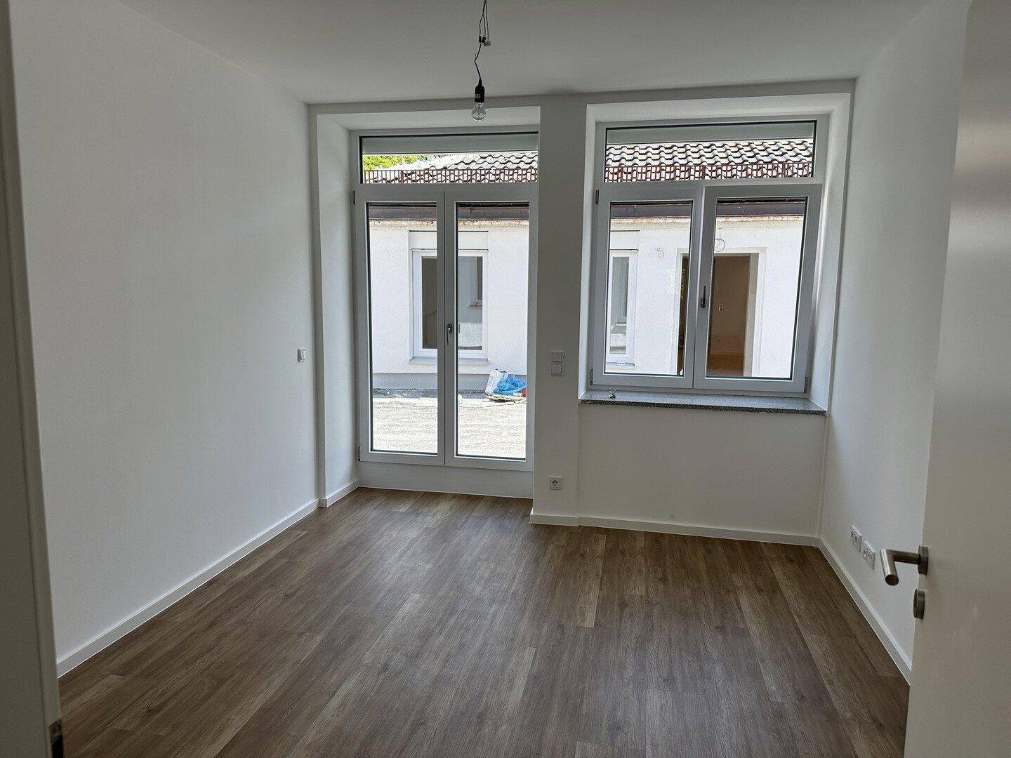 Renovierte 2 - Zimmer Wohnung direkt am Rotkreuzplatz – München – Vorschaubild 3