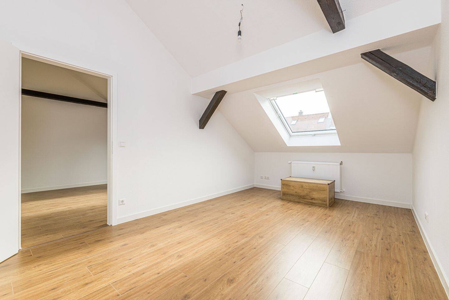 Helle 2-Zimmer-Dachgeschosswohnung mit Wohlfühlcharakter - ideal für Singles oder Paare – Frankfurt am Main – Vorschaubild 4