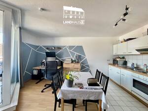 Goldige, lichtdurchflutete 1.Zimmer.Wohnung mit Ost.Balkon und Duplexparker . Laubenheim