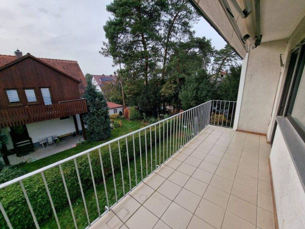 Helle 3 Zimmer-Wohnung mit Balkon und Carport – 90765 Fürth – Bild 1 von 9