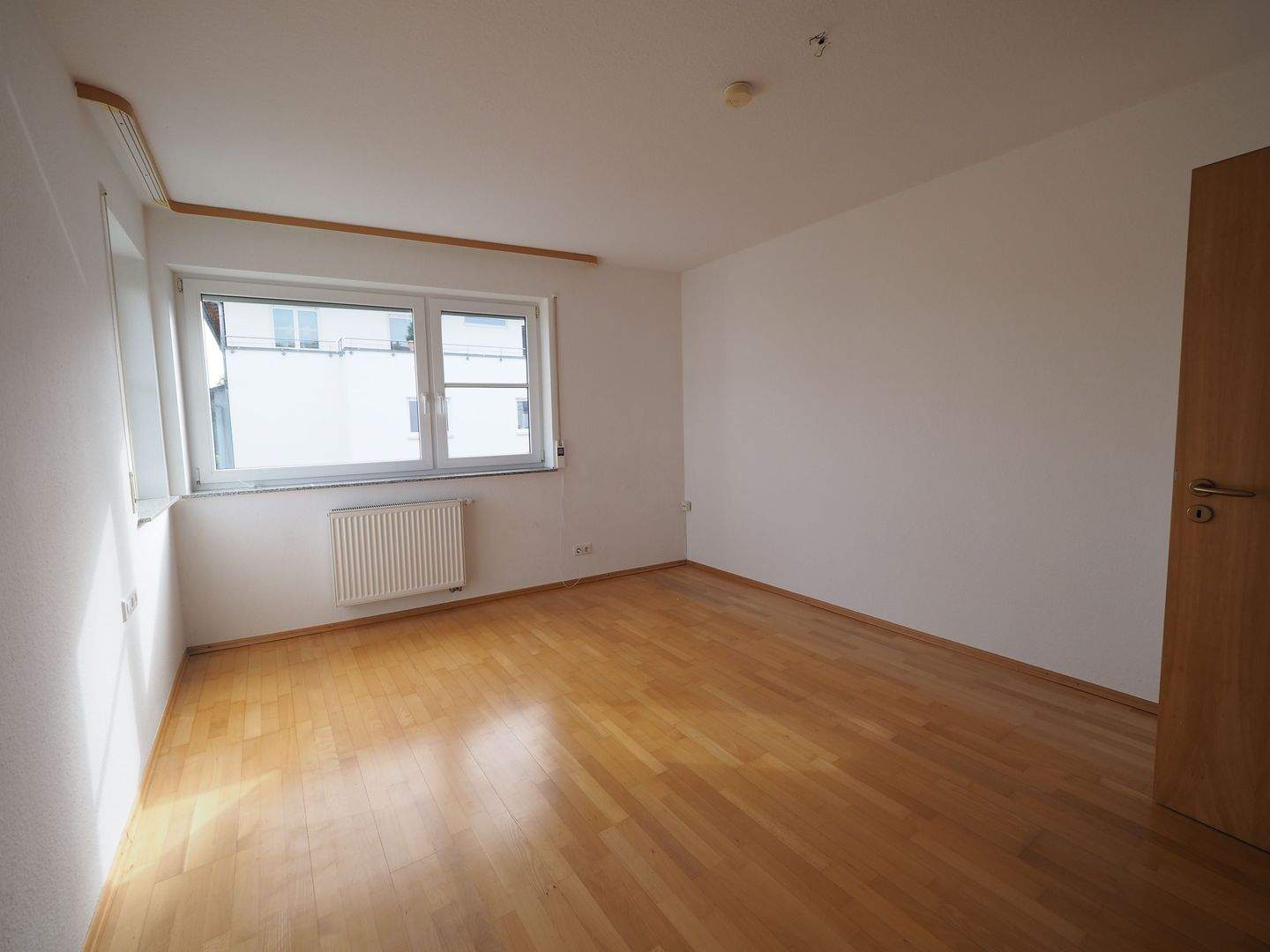 +WILEY+ Schicke Etagenwohnung mit 40 m² Wohnzimmer in ruhiger Wohnlage – Neu-Ulm – Vorschaubild 5
