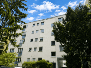 Charmante, familienfreundliche 4 Zi.-Wohnung mit Balkon & 2 PKW Stellplätzen in begehrter Lage. – 10779 Berlin – Vorschaubild 2