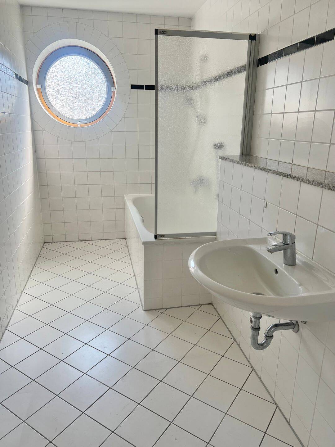 großzügige 2 Zimmer Wohnung mit Terrasse in grüner Umgebung – Berlin – Vorschaubild 9