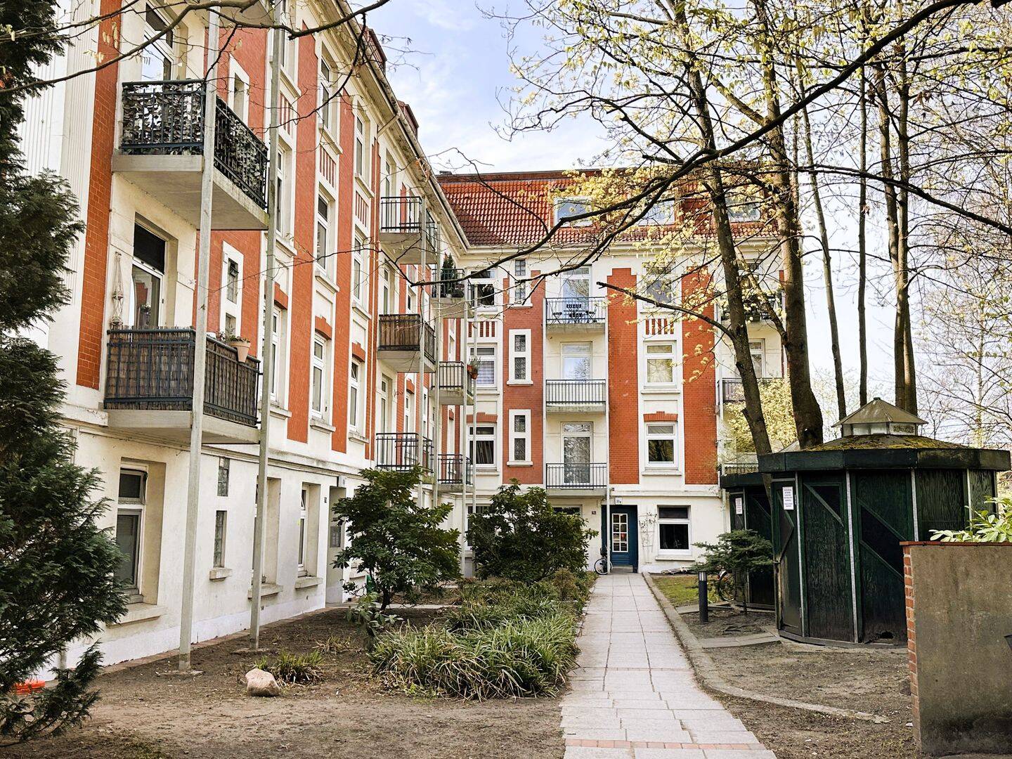 Vollständig sanierte Erdgeschoss-Wohnung mit neuer Einbauküche in beliebter Lage von Barmbek-Süd – Hamburg – Vorschaubild 2