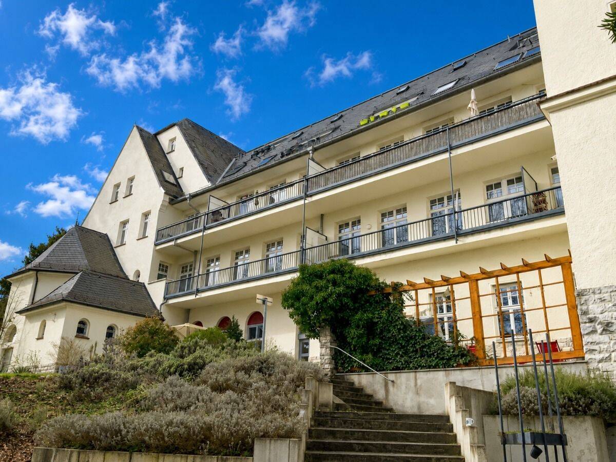 Ein Zuhause mit Geschichte - stilvolle 3-Zimmer-DG-Wohnung im Herzen von Berlin-Biesdorf – Berlin – Bild 1 von 9