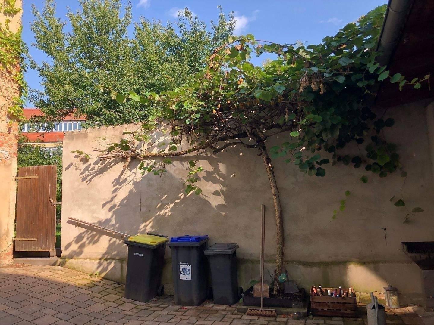APOLDA – Teilsaniertes Mehrfamilienhaus mit viel Potential durch Ausbaureserven, Nebengelaß und Zufahrt – Apolda – Vorschaubild 5