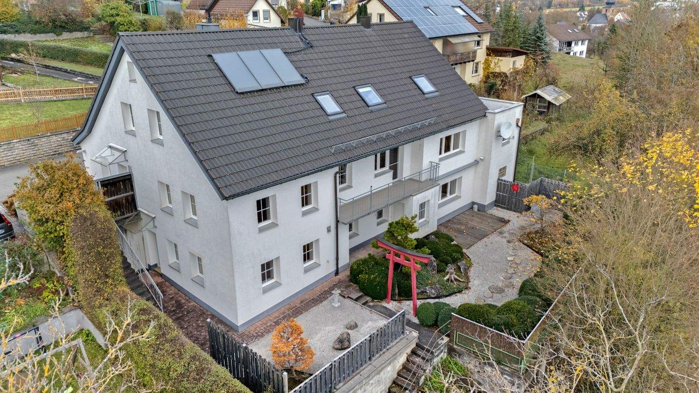 Panoramablick ins Tal! Modernisiertes ZFH in ruhiger Lage mit ELW in Untersteinach (Kulmbach) – Untersteinach – Vorschaubild 2