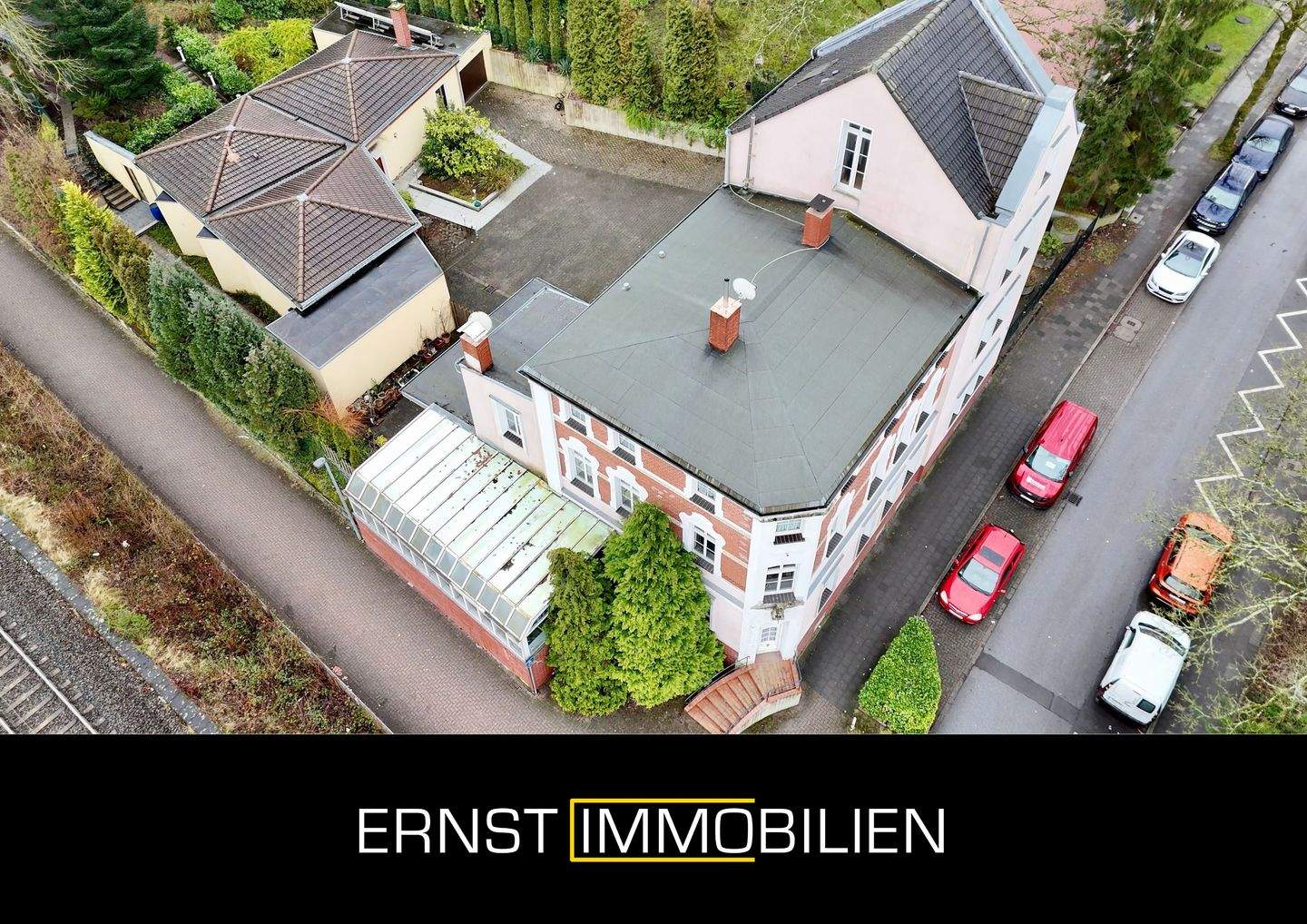 PROVISIONSFREI! 7-Familienhaus + modernes Einfamilienhaus, 2 Garagen und 7 Parkplätze in Alt-Erkrath – Erkrath – Vorschaubild 2