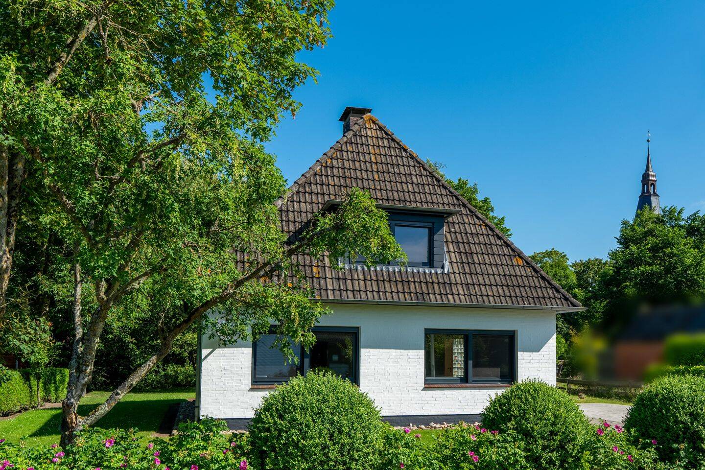 Bei St. Peter-Ording: Familienhaus mit Traumgarten in ruhiger Lage