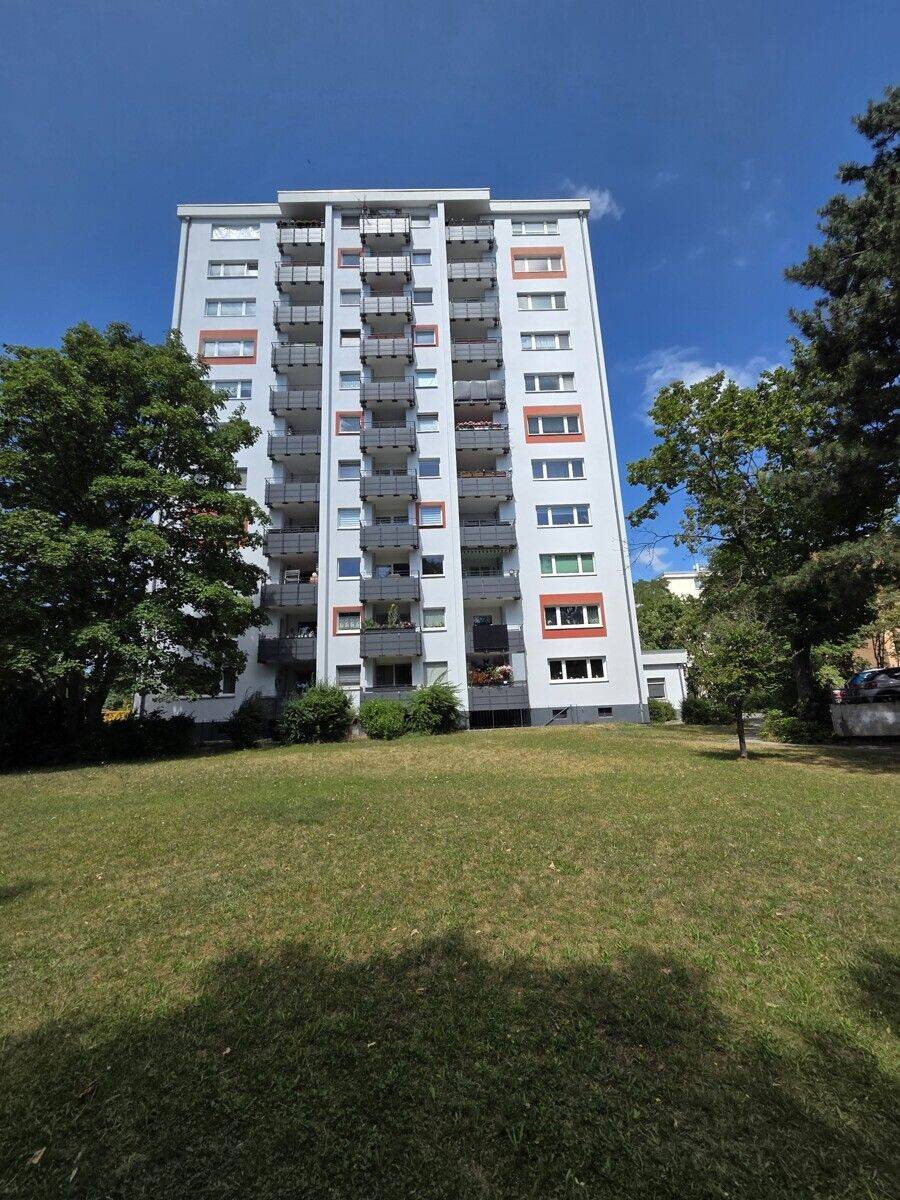 Hauptstadtmakler-Bezugsfreie Wohnung mit Stellplatz und tollem Ausblick