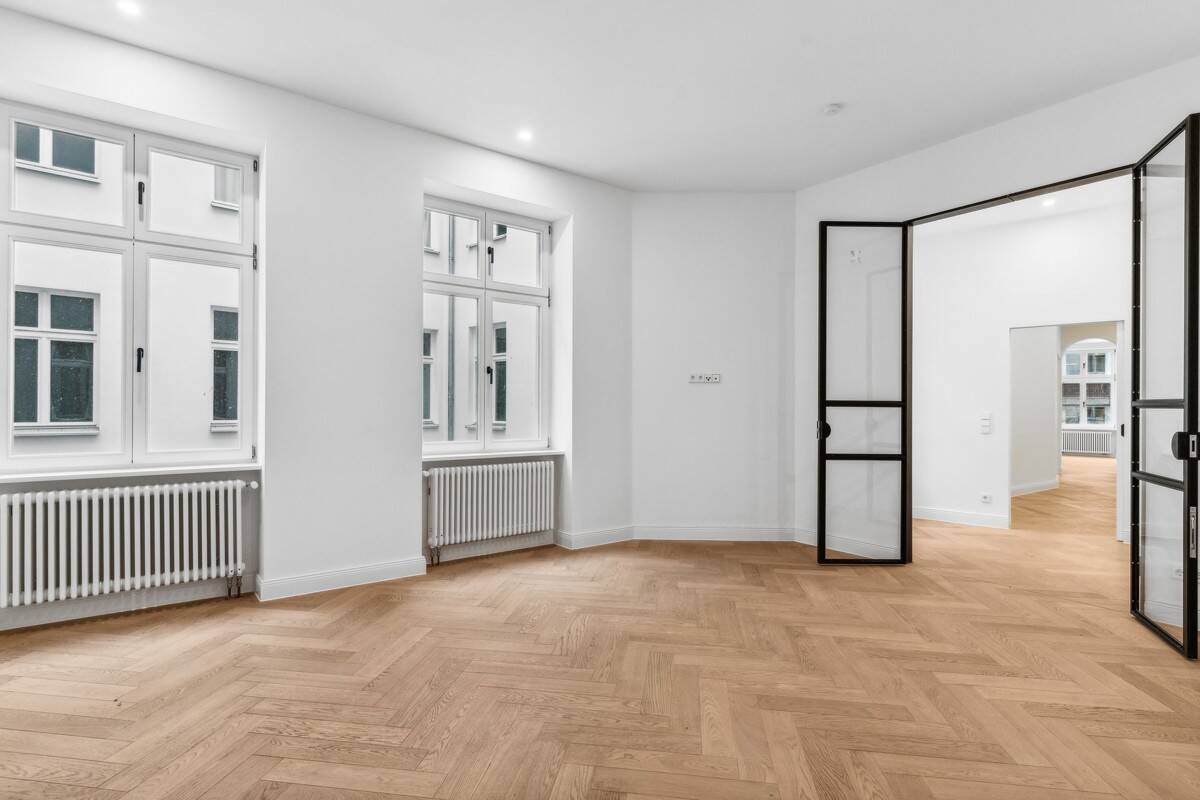 Clean chic trifft Gründerzeit-Charme: Saniertes 4-Zimmer-Juwel mit Balkon – Berlin – Bild 1 von 9