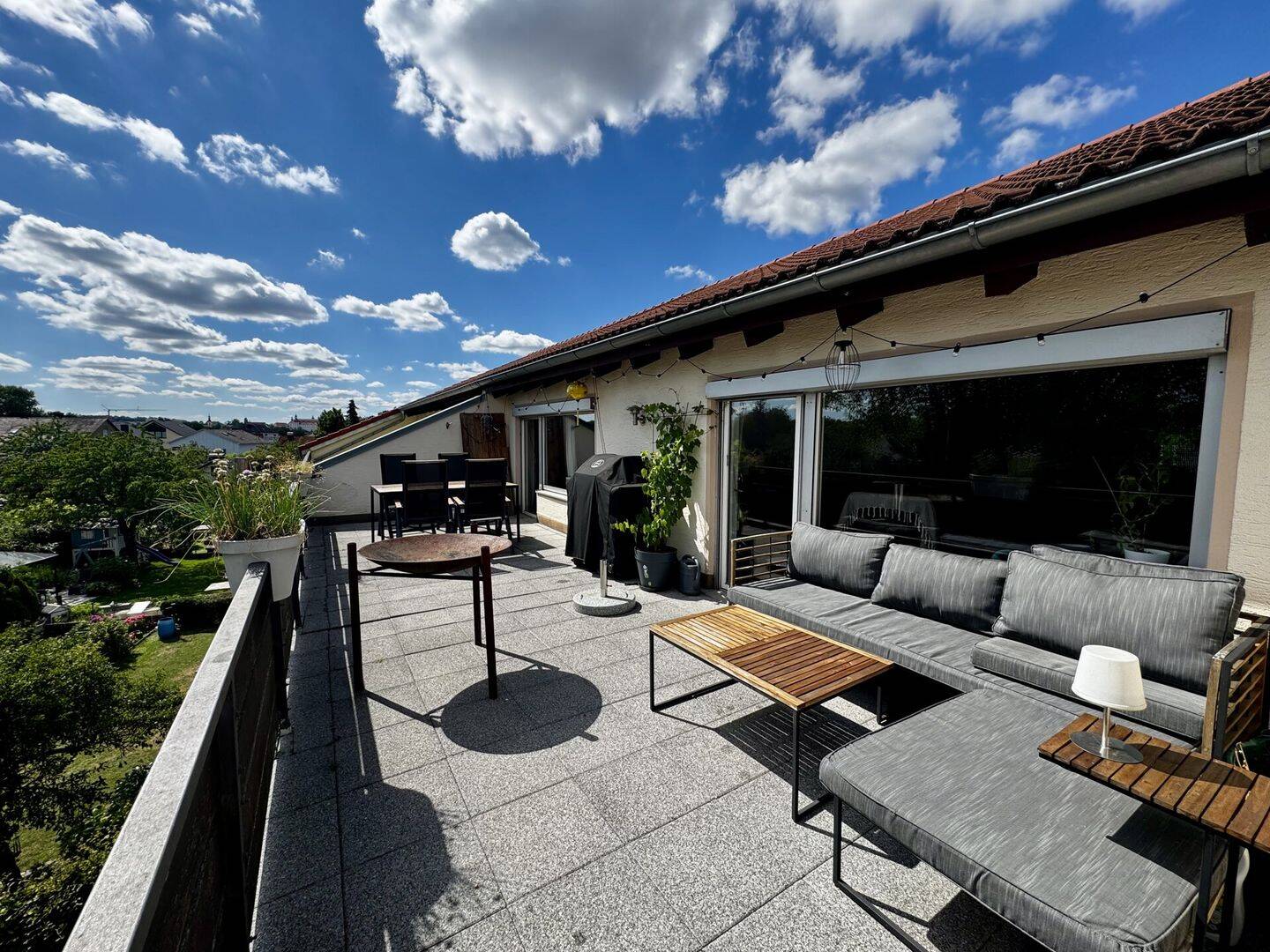 Ankommen und wohlfühlen - traumhafte Dachgeschosswohnung mit großer Dachterrasse