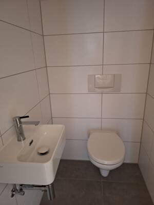Helle 3-Zimmer-Wohnung mit zwei Balkonen und saniertem Badezimmer in Erlangen – 91056 Erlangen – Vorschaubild 3