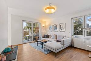 Solide Kapitalanlage: Vermietete 4-Zimmer-Wohnung mit Terrasse, Souterrain und Stellplätzen