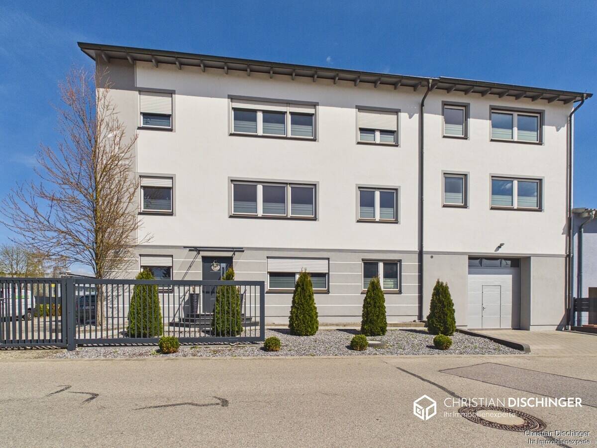 Modernes Gewerbeanwesen! Büro / Hallen / Betriebswohnung – 93057 Regensburg – Bild 1 von 9