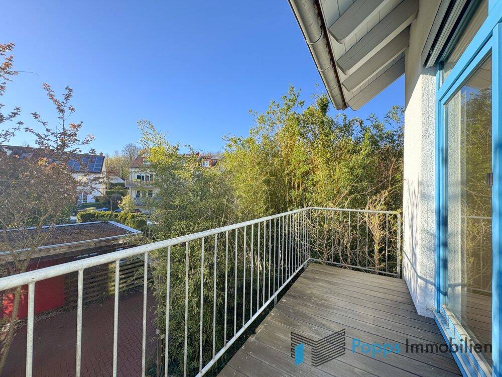 Geräumiges Zweifamilienhaus mit Balkon, Garten und Carport – Kelkheim – Vorschaubild 8