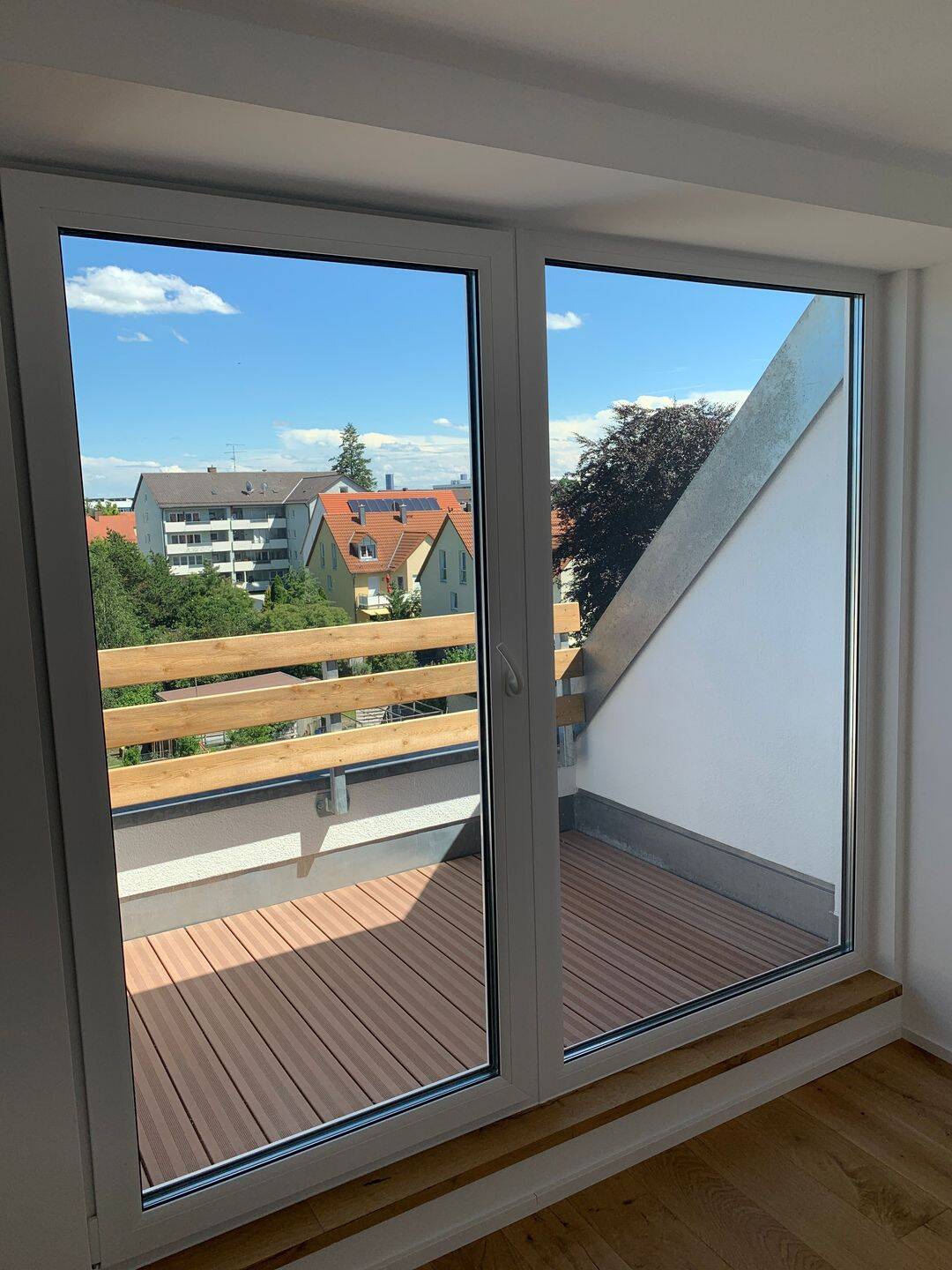 Schöne WE im DG mit niedrigem Energieverbrauch und Terrasse – Augsburg – Vorschaubild 2