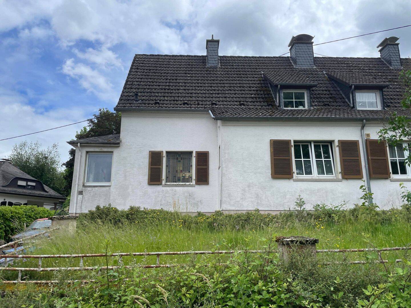 Doppelhaus mit schönem Grundstück in gefragter Wohnlage – Salmtal – Bild 1 von 8