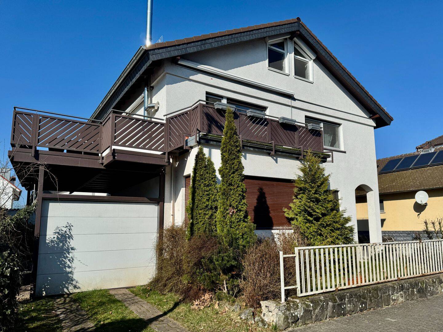 Großzügige Maisonette-Wohnung mit Terrasse, Balkon, Kamin und zugeordnetem Außenbereich