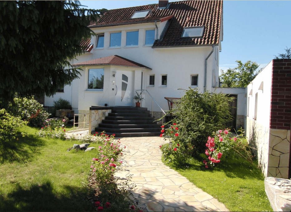 Großzügige Doppelhaushälfte mit 245 m² Wohnfläche, Garten, Terrasse, Dachterrasse & energetischer Sanierung in Hannover – Hannover – Vorschaubild 2
