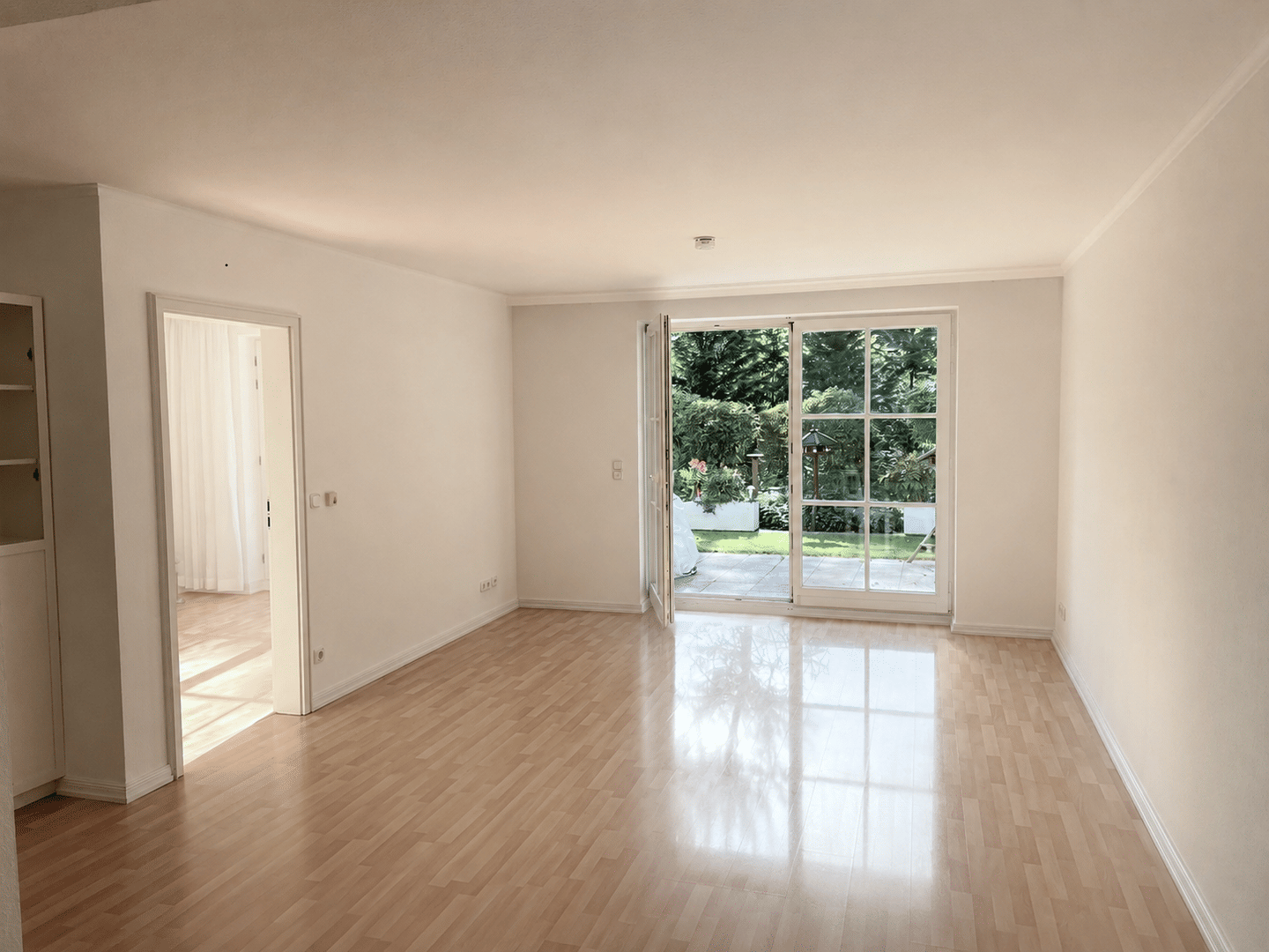 Exklusive Single-Terrassenwohnung mit Designküche, Tischlereinbauten, Fußbodenheizung und Tiefgaragenstellplatz – Hamburg – Vorschaubild 4