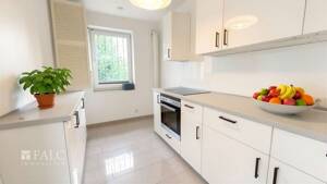 Stilvolle Maisonette-Wohnung mit zwei Balkonen und Kamin in begehrter Lage von Düsseldorf – 40489 Düsseldorf – Vorschaubild 4