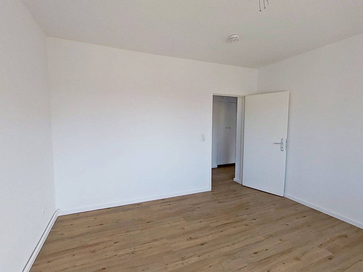 Lichtdurchflutete 3-Zimmer-Wohnung mit BALKON – Uetersen – Vorschaubild 4