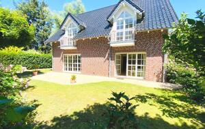 Lichtdurchflutetes, großzügiges 7-Zi-Landhaus, ca. 350 m² Fläche, 3 Etagen, top gepflegt, ruhige Endlage Privatstrasse, Rarität. – 14167 Berlin – Vorschaubild 1