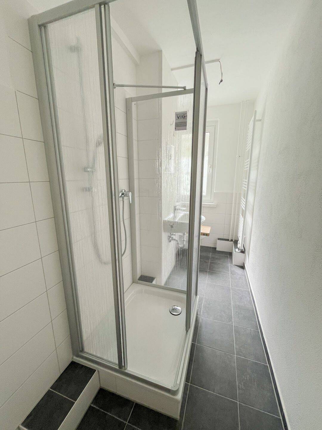 Helle Wohnung mit Balkon und frischer Renovierung – Chemnitz – Vorschaubild 9