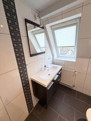Moderne Eleganz: Stilvoll modernisierte Dachgeschosswohnung in bester Lage – 27576 Bremerhaven – Vorschaubild 2