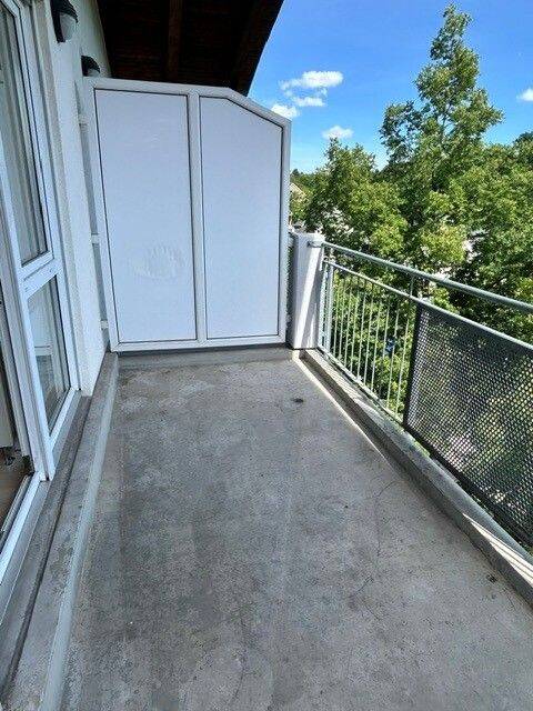 +++ Charmante Dachgeschosswohnung mit Balkon und Tiefgaragenstellplatz +++ – Chemnitz – Vorschaubild 2