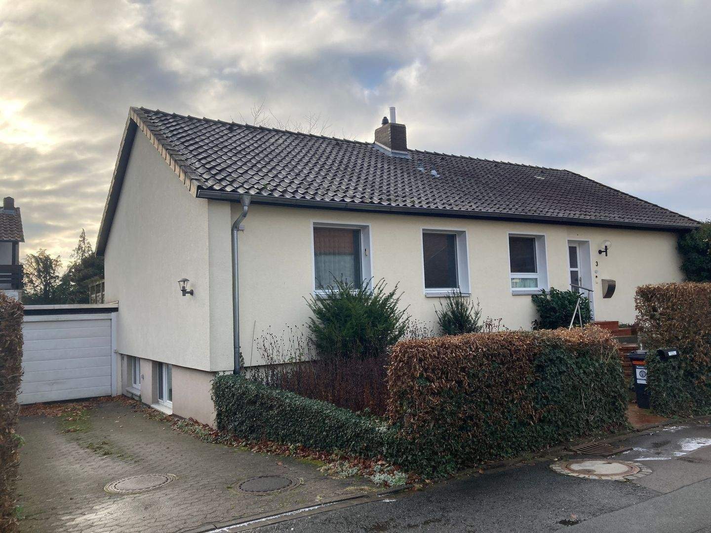 ISERNHAGEN KB: Freistehender Bungalow in bester Lage mit Souterrain – Isernhagen – Vorschaubild 6