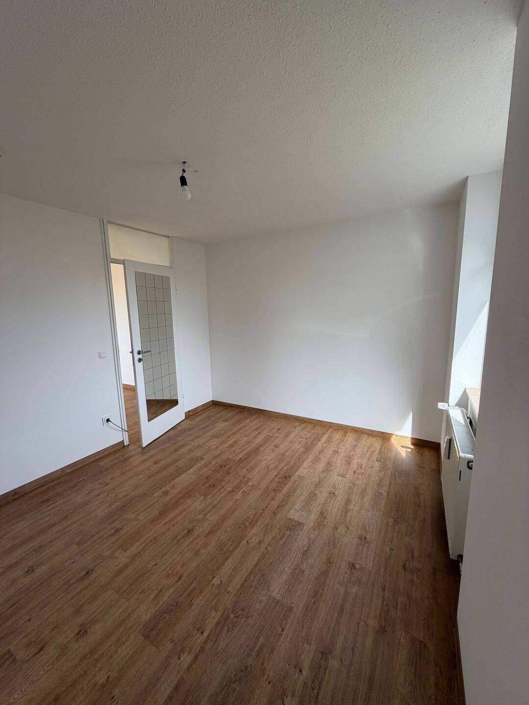 Stilvolle 2-Zimmer-Wohnung mit Balkon und Einbauküche in Nürnberg – Nürnberg – Vorschaubild 5