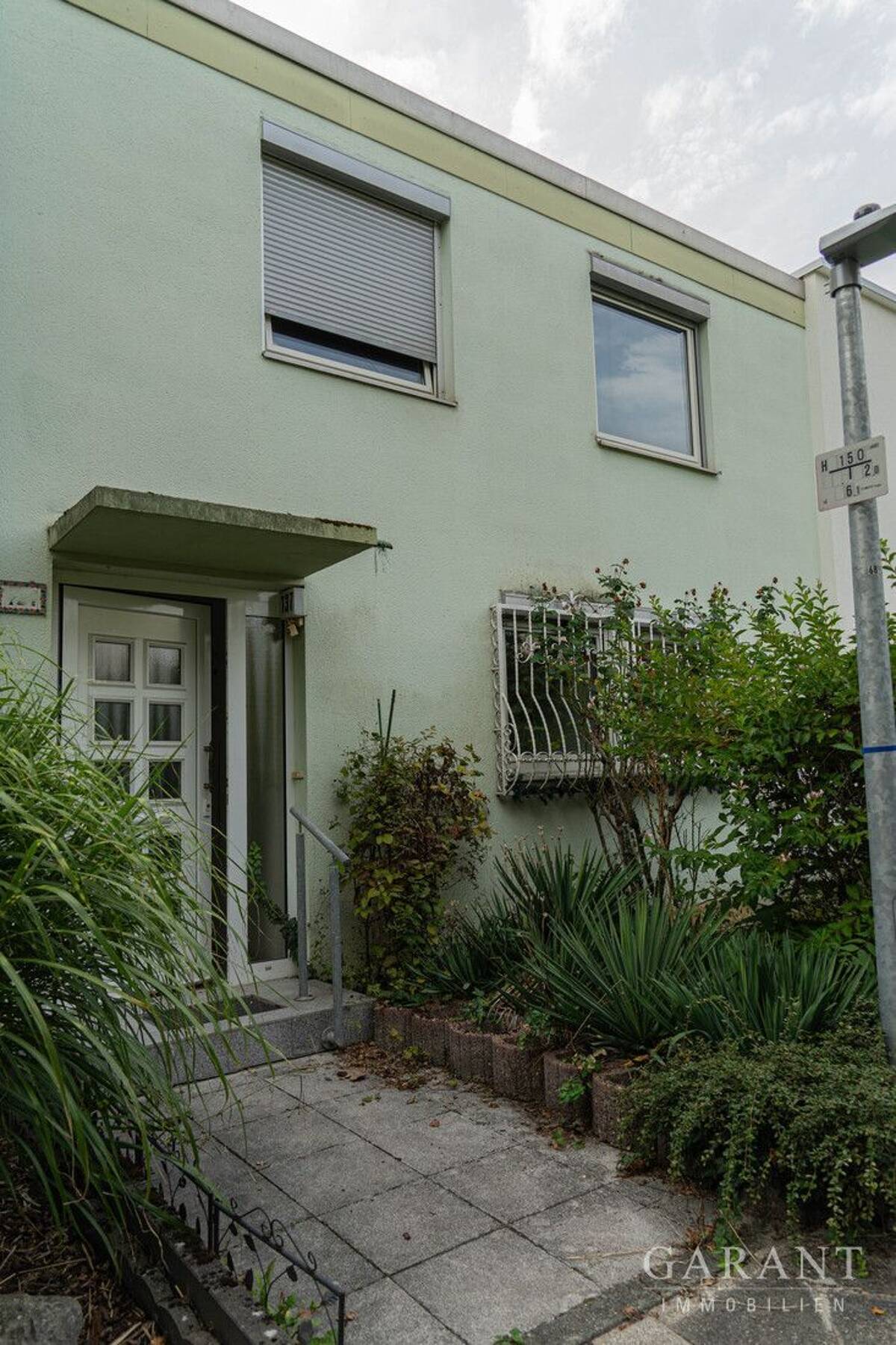 ***Reihenmittelhaus mit Garten & Garage auf Erbbaugrundstück*** – 68309 Mannheim – Bild 1 von 9