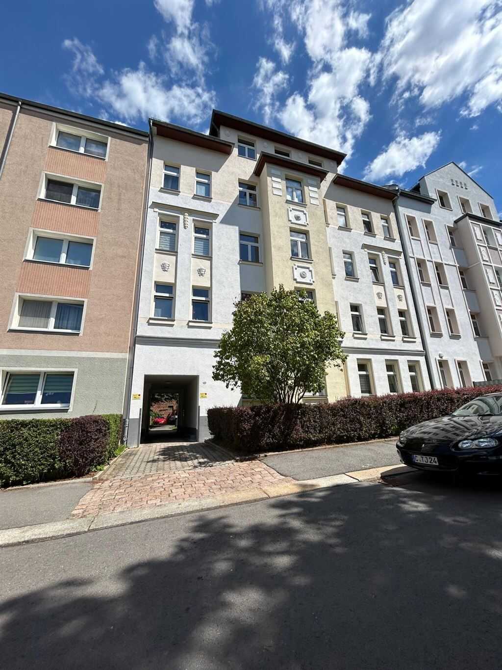 Gemütliche und vermietete DG 2-Zimmer mit Laminat und EBK in guter Lage – Chemnitz – Vorschaubild 5