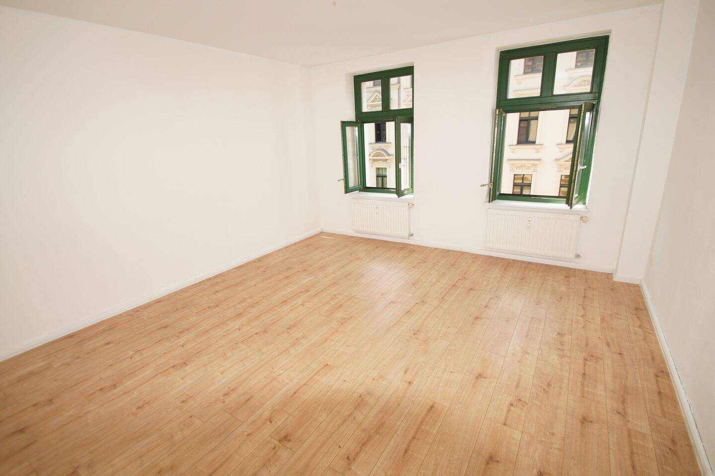 Grüner Ausblick inklusive - Charmante 2-Zhg. mit Balkon mit Denkmalschutz im Leipziger Osten! – Leipzig – Vorschaubild 2