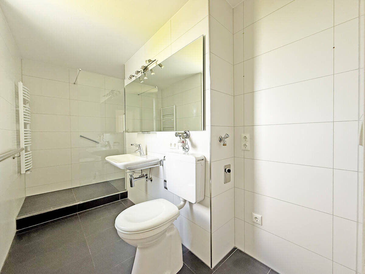 Weitblick, Sonne & Raum: Renovierte 4-Zimmer-Wohnung in der denkmalgeschützten Olympia Pressestadt – München – Vorschaubild 9
