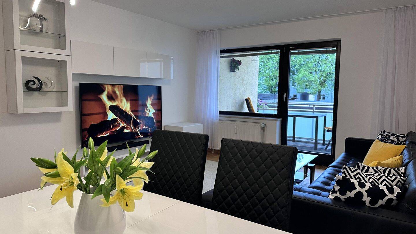 Neben der U-Bahn, Komplett möbliert, 3-Zimmer-Wohnung - Wohnen auf Zeit in Milbertshofen – München – Bild 1 von 9