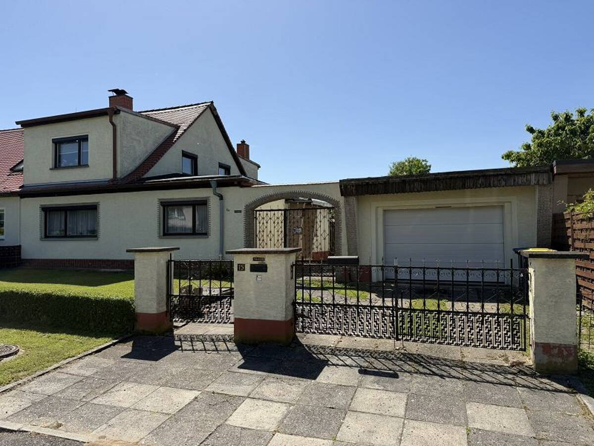 Familienglück in Eutritzsch: DHH auf traumhaftem 850 m² Grdst.; perfekte Südwestausrichtung!!! – 4129 Leipzig – Bild 1 von 7