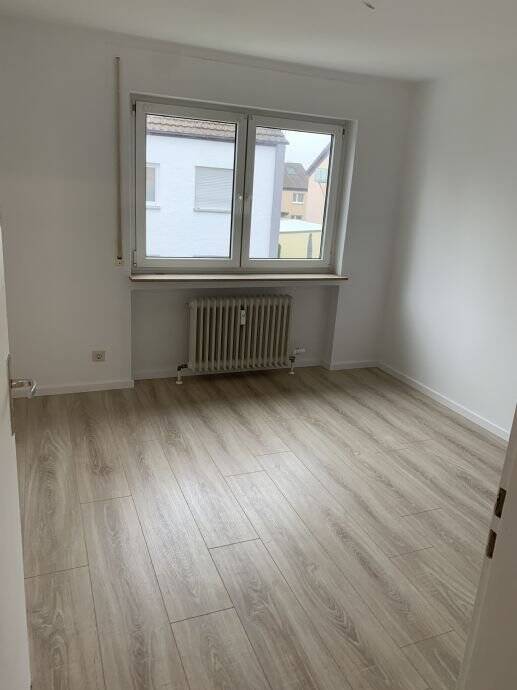 Vollständig renovierte Wohnung mit drei Zimmern, EBK und Balkon in Heilbronn- Böckingen – Heilbronn – Vorschaubild 2